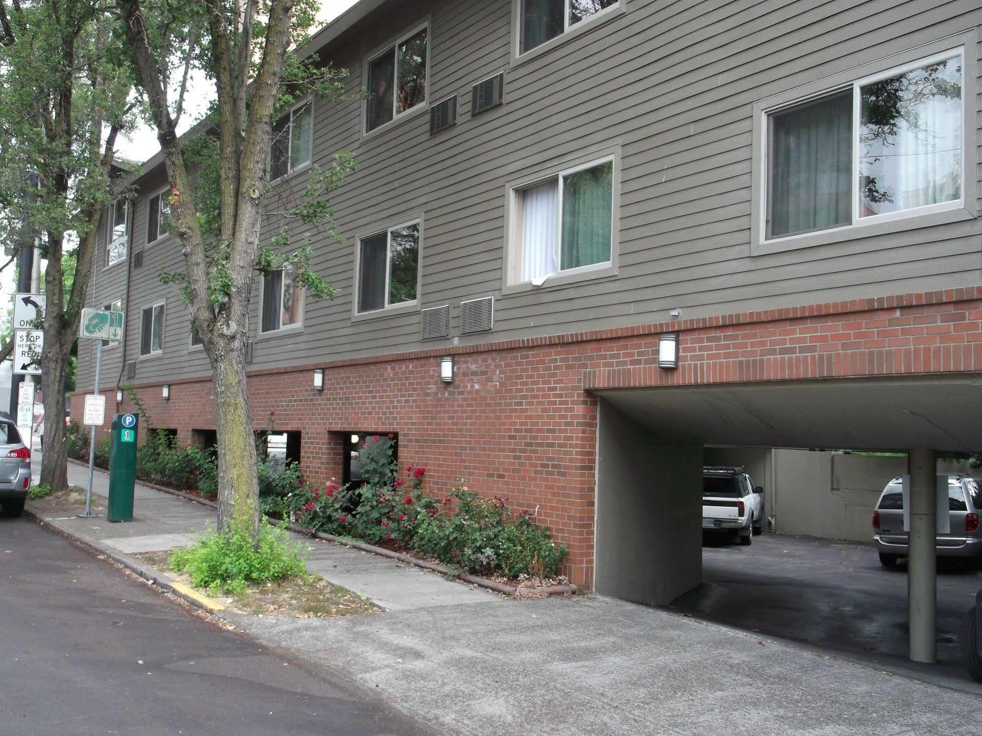 Downtown Value Inn Portland Exterior photo